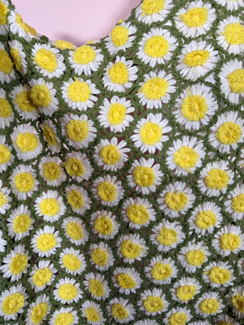 Vintage Handmade Yellow white Daisies Avocado Green Crocheted Throw Blanket - Picture 16 of 17